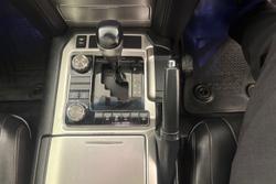 2017 Toyota
Landcruiser VX