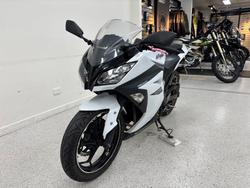 2017 Kawasaki NINJA 300 ABS White