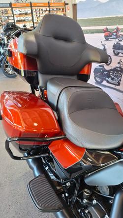 2025 Harley-davidson FLHXU STREET GLIDE ULTRA (117) WHISKEY FIRE / BLACK