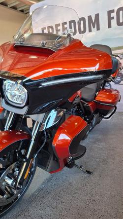 2025 Harley-davidson FLHXU STREET GLIDE ULTRA (117) WHISKEY FIRE / BLACK