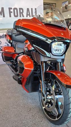 2025 Harley-davidson FLHXU STREET GLIDE ULTRA (117) WHISKEY FIRE / BLACK