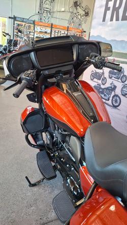 2025 Harley-davidson FLHXU STREET GLIDE ULTRA (117) WHISKEY FIRE / BLACK