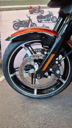 2025 Harley-davidson FLHXU STREET GLIDE ULTRA (117) WHISKEY FIRE / BLACK
