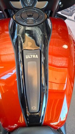 2025 Harley-davidson FLHXU STREET GLIDE ULTRA (117) WHISKEY FIRE / BLACK
