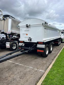 2024 Freightliner Cascadia 116 Tipper White