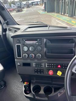 2024 Freightliner Cascadia 116 Tipper White