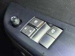 2018 Toyota
Hilux SR
