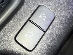 2018 Toyota
Hilux SR
