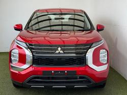 2022 Mitsubishi
Outlander ES