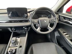 2022 Mitsubishi
Outlander ES
