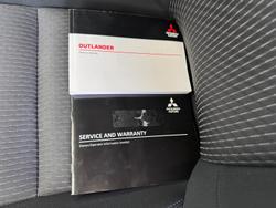 2022 Mitsubishi
Outlander ES