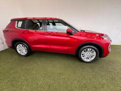 2022 Mitsubishi
Outlander ES