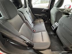 2022 Mitsubishi
Outlander ES