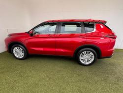 2022 Mitsubishi
Outlander ES
