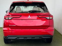 2022 Mitsubishi
Outlander ES