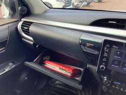 2021 Toyota
Hilux SR5