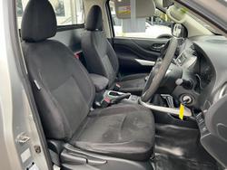2018 Nissan
                Navara RX