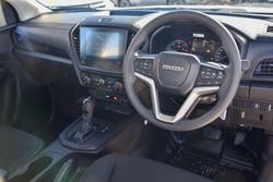 2025 Isuzu
                D-MAX SX