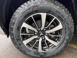 2017 Mitsubishi
Pajero Sport Exceed