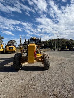 2022 Caterpillar 140 Yellow