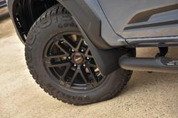 2025 Isuzu
D-MAX BLADE