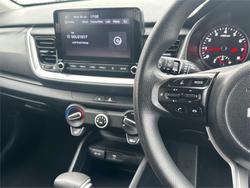 2022 KIA
STONIC S
