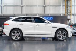 2016 Jaguar
                F-PACE 30d R-Sport