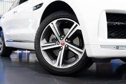 2016 Jaguar
                F-PACE 30d R-Sport