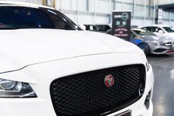 2016 Jaguar
                F-PACE 30d R-Sport