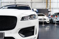2016 Jaguar
                F-PACE 30d R-Sport