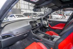 2016 Jaguar
                F-PACE 30d R-Sport