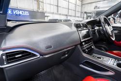 2016 Jaguar
                F-PACE 30d R-Sport