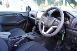 2024 Isuzu
D-MAX SX