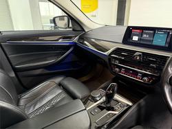 2017 BMW
5 Series 530i Luxury Line