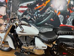 2013 Suzuki VL800T (BOULEVARD C50T) WHITE