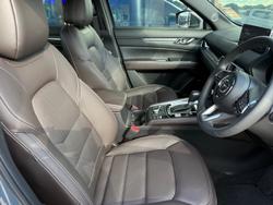 2025 Mazda
CX-5 G25 Akera
