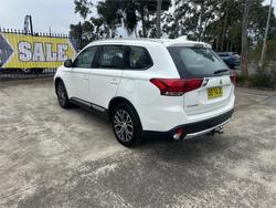 2018 MITSUBISHI
                OUTLANDER ES 5 SEAT (AWD)