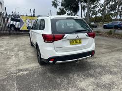 2018 MITSUBISHI
                OUTLANDER ES 5 SEAT (AWD)