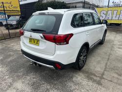 2018 MITSUBISHI
                OUTLANDER ES 5 SEAT (AWD)