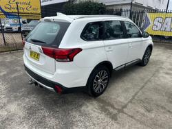 2018 MITSUBISHI
                OUTLANDER ES 5 SEAT (AWD)