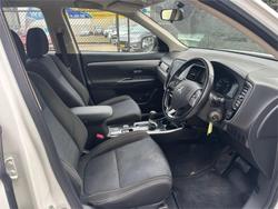 2018 MITSUBISHI
                OUTLANDER ES 5 SEAT (AWD)