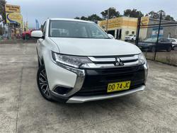 2018 MITSUBISHI
                OUTLANDER ES 5 SEAT (AWD)