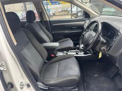 2018 MITSUBISHI
                OUTLANDER ES 5 SEAT (AWD)