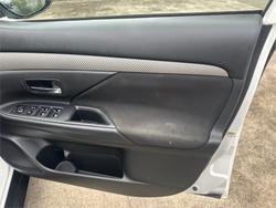 2018 MITSUBISHI
                OUTLANDER ES 5 SEAT (AWD)
