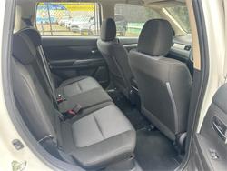 2018 MITSUBISHI
                OUTLANDER ES 5 SEAT (AWD)