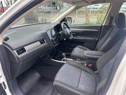 2018 MITSUBISHI
                OUTLANDER ES 5 SEAT (AWD)