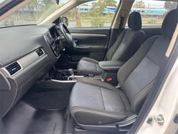 2018 MITSUBISHI
                OUTLANDER ES 5 SEAT (AWD)