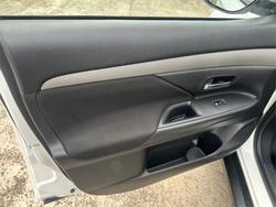 2018 MITSUBISHI
                OUTLANDER ES 5 SEAT (AWD)