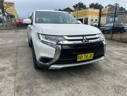 2018 MITSUBISHI
                OUTLANDER ES 5 SEAT (AWD)