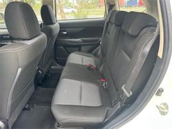 2018 MITSUBISHI
                OUTLANDER ES 5 SEAT (AWD)